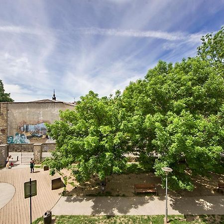 La Casa De Santa Maria Estudios Vitoria-Gasteiz Bagian luar foto