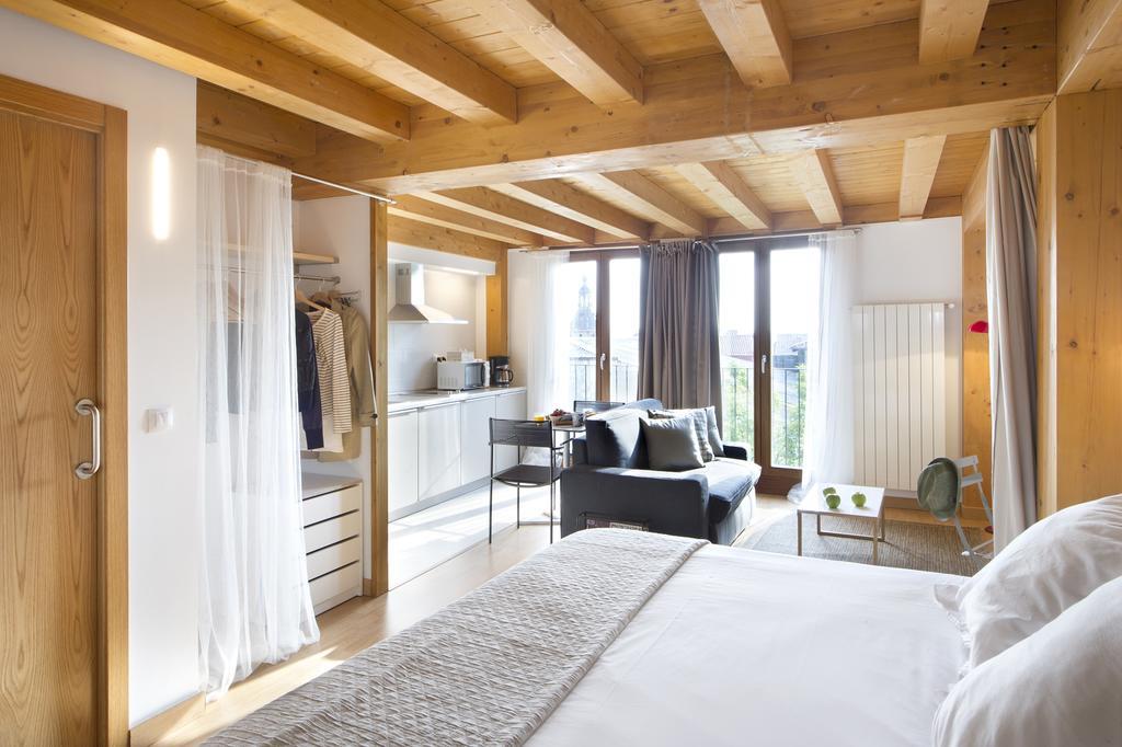 La Casa De Santa Maria Estudios Vitoria-Gasteiz Bagian luar foto