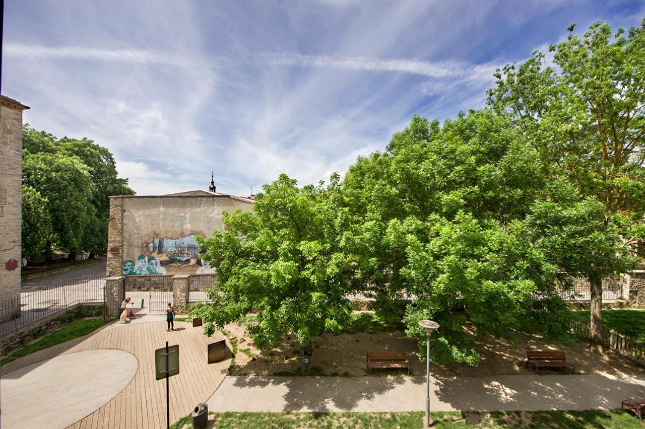 La Casa De Santa Maria Estudios Vitoria-Gasteiz Bagian luar foto