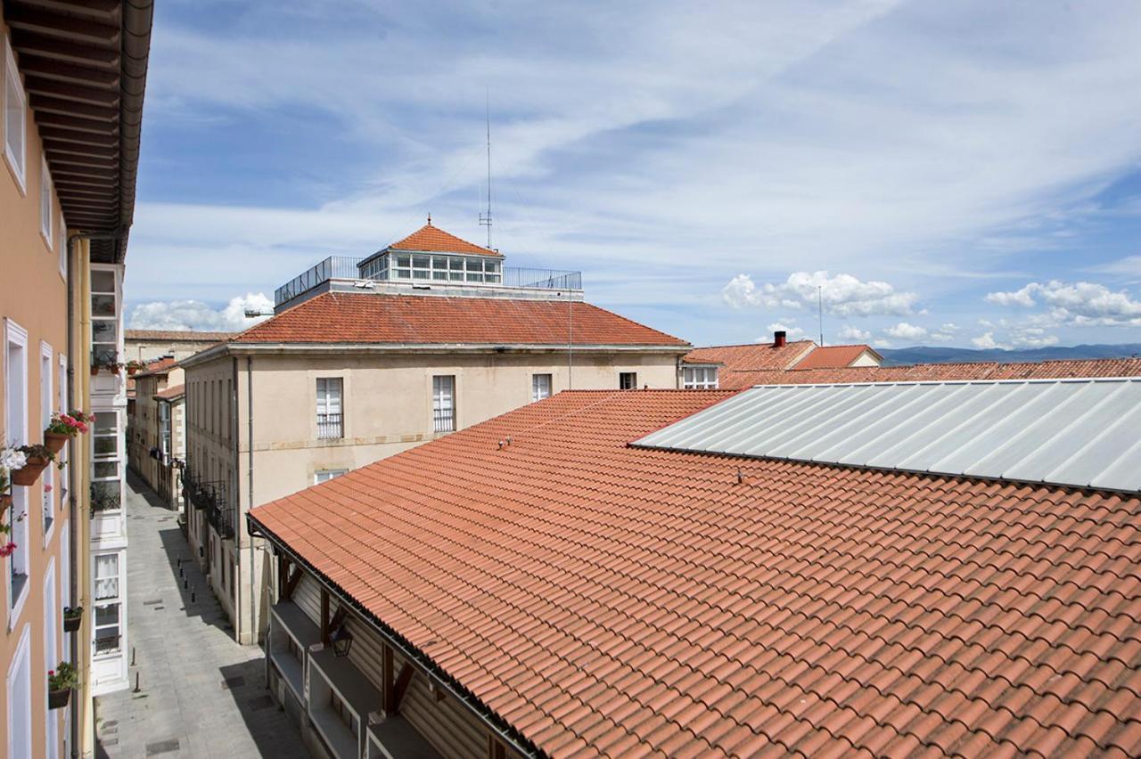 La Casa De Santa Maria Estudios Vitoria-Gasteiz Bagian luar foto