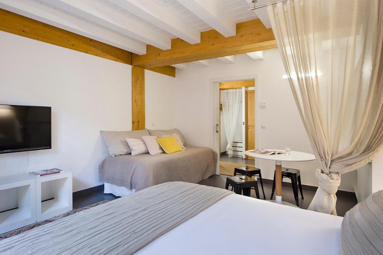 La Casa De Santa Maria Estudios Vitoria-Gasteiz Bagian luar foto